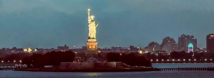 Save 30% Off NYC Skyline and Statue of Liberty Harbor Lights Night Cruise